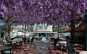 Azak Hotel